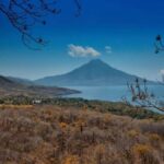 6 Fakta Menarik Gunung Ile Mandiri di Flores Timur NTT yang Menjadi Latar Belakang Kota Larantuka