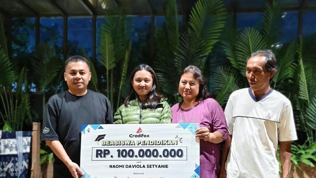 Naomi Daviola, pendaki yang tersesat di Gunung Slamet, mendapat beasiswa Rp 100 juta setelah di-endorse oleh brand outdoor