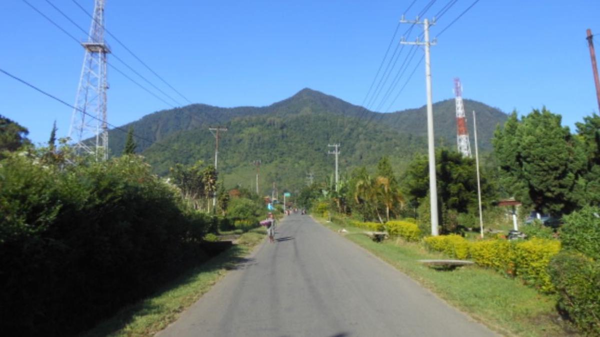 6 Fakta Menarik Gunung Poco Ngandonalu, Gunung Tertinggi di Flores NTT