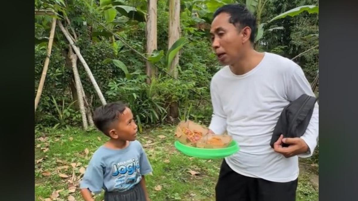 Viral Guru SD Berikan Hadiah kepada Siswa yang Membuktikan Ada Sapi Makan Martabak