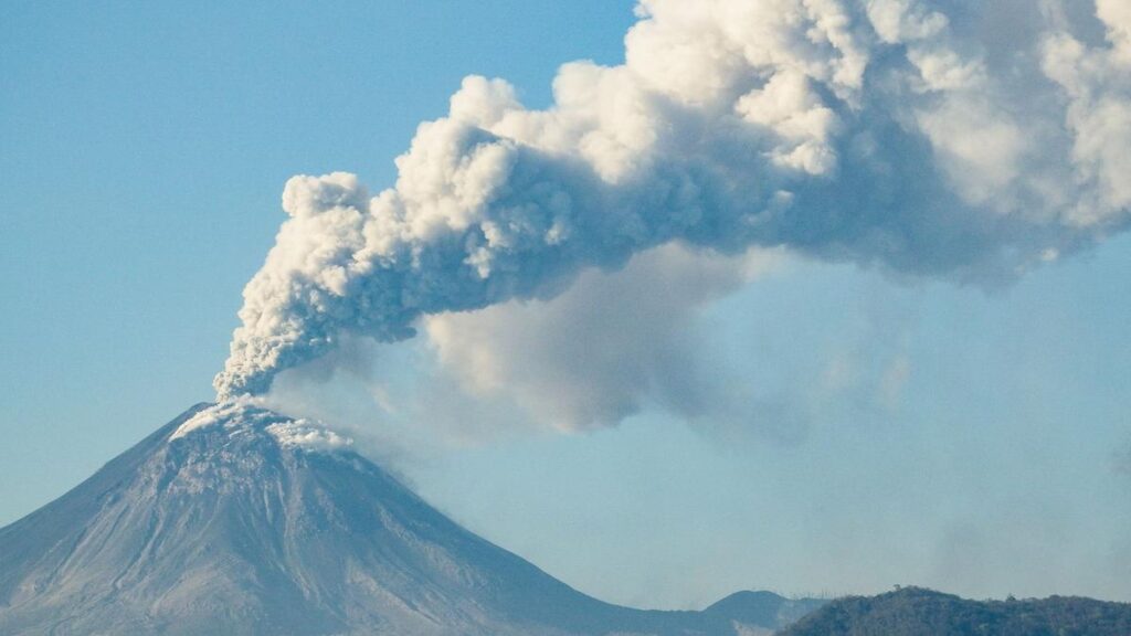 Viral Perjuangan Wisatawan Tinggalkan Labuan Bajo Usai Bandara Ditutup Akibat Letusan Gunung Lewotobi