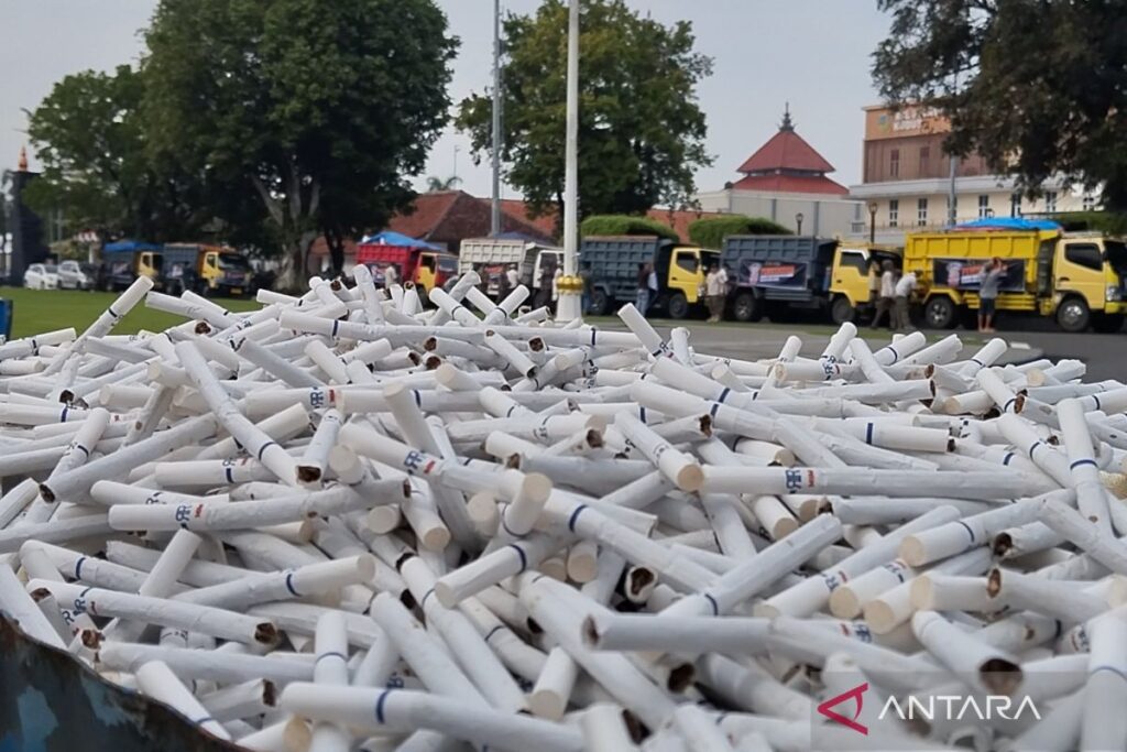 Bahaya ganda menggunakan rokok ilegal