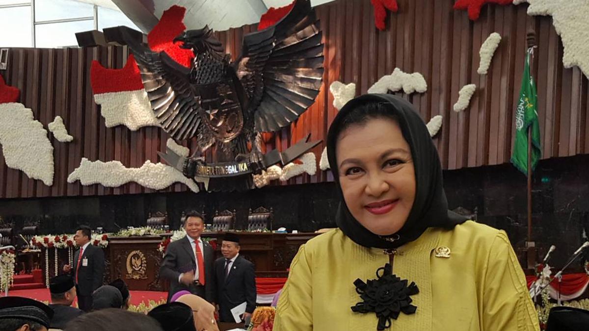 Meninggalnya Emilia Contessa, politisi sekaligus penyanyi yang pernah dijuluki Singa Panggung Asia oleh Majalah Asiaweek