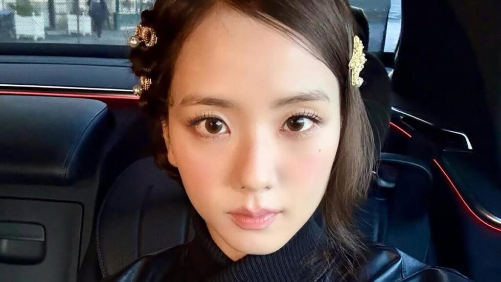 Sontek Makeup Young Jisoo Blackpink di Haute Couture Show Dior 2025