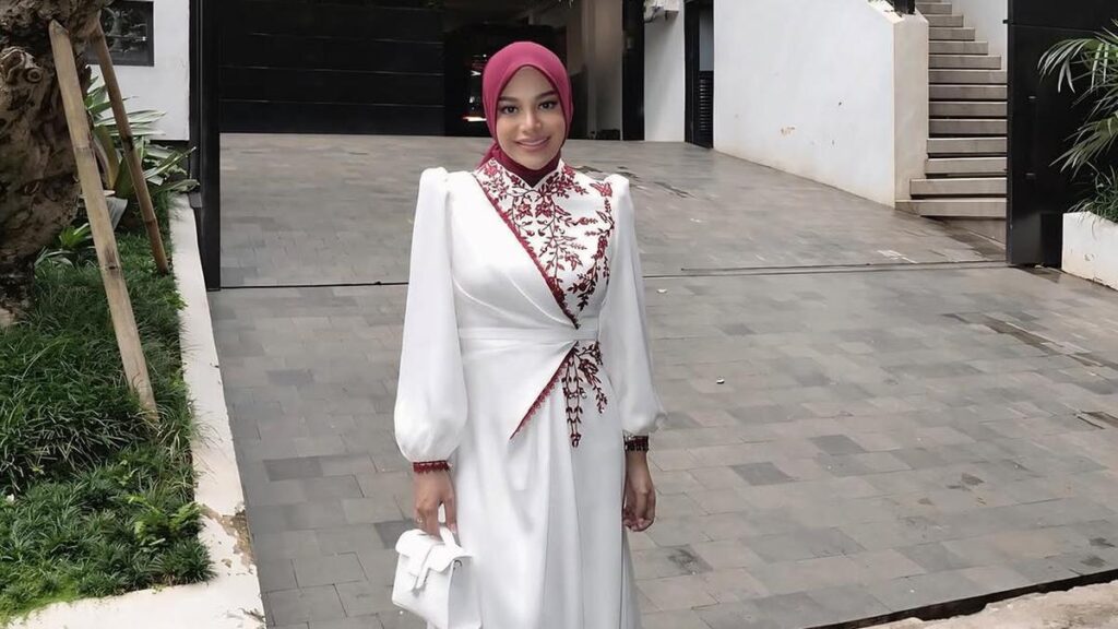 Top 3 Today's News: Aurel Hermansyah Clothing di Acara 4 Kehamilan Bulanan Aaliyah Massaid dipuji yang cocok untuk menjadi Pakaian Idul Fitri 2025