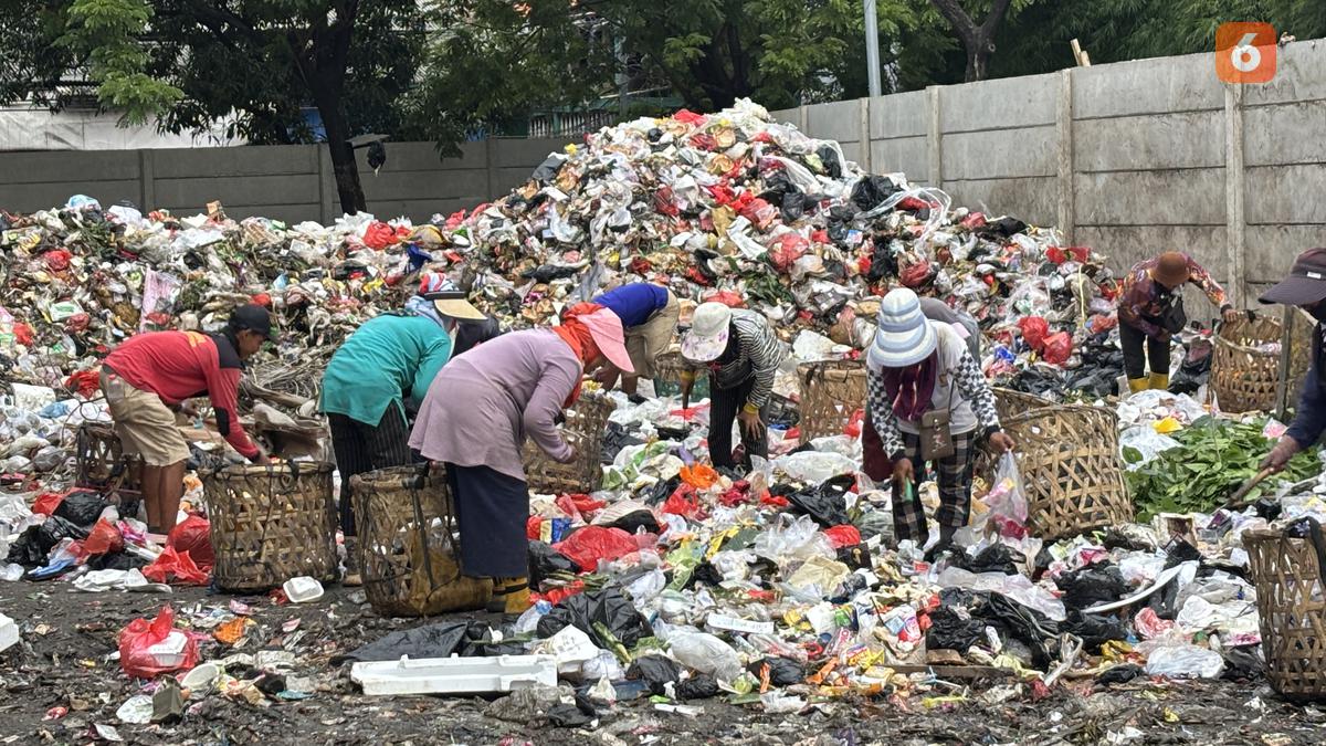 Mendesak pengenaan sanksi untuk pembuangan terbuka TPA, manajer nakal terancam hukuman penjara dan denda hingga Rp10 miliar