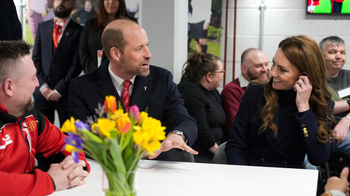 Pangeran William mengatakan ada penyusup di tempat tidurnya bersama Kate Middleton setiap malam