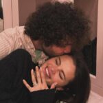 Selena Gomez menjual cincin berlian Benny Blanco senilai IDR 54 juta jadi hanya IDR 198 ribu