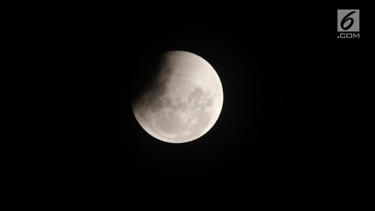 Pandangan yang langka tentang senyum bulan dapat disaksikan minggu ini