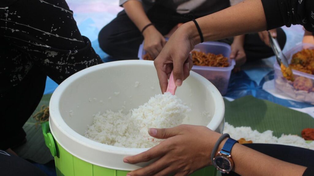 6 Kuliner Indonesia termasuk dalam daftar 100 beras olahan terburuk di dunia, salah satunya adalah nasi kucing