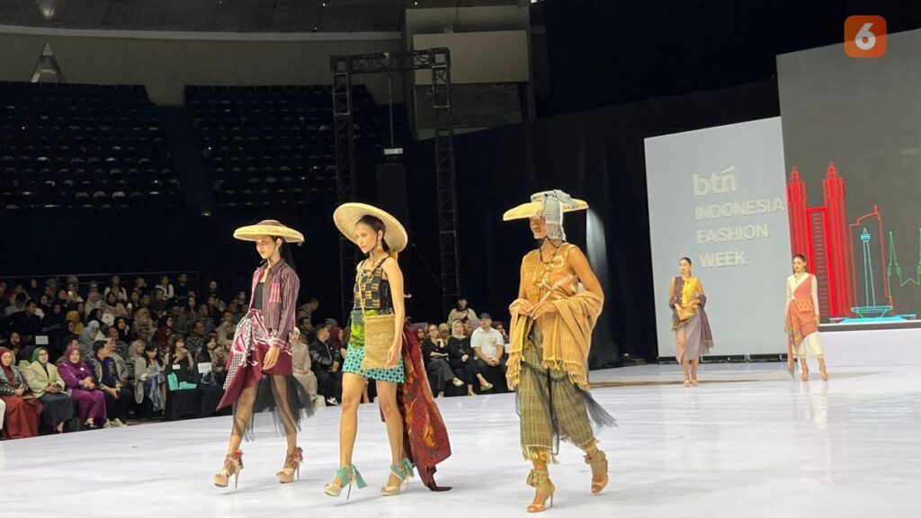 Baduy Weaving Wason yang indah di Urban di Indonesia Fashion Week 2025