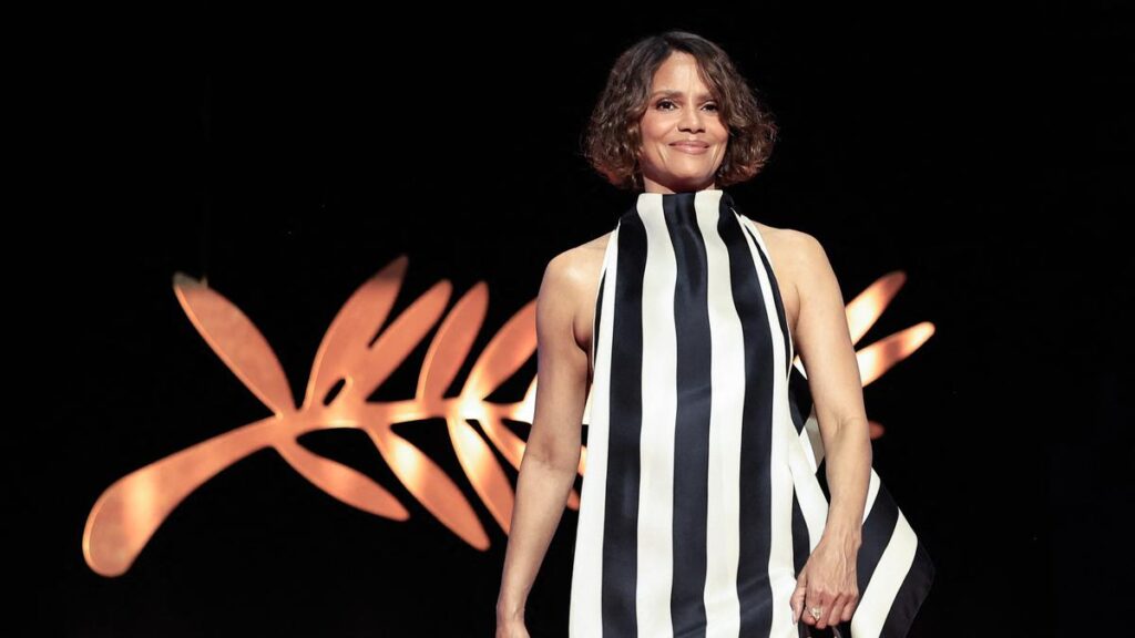 Halle Berry terpaksa mengganti gaun itu karena aturan baru Festival Film Cannes 2025