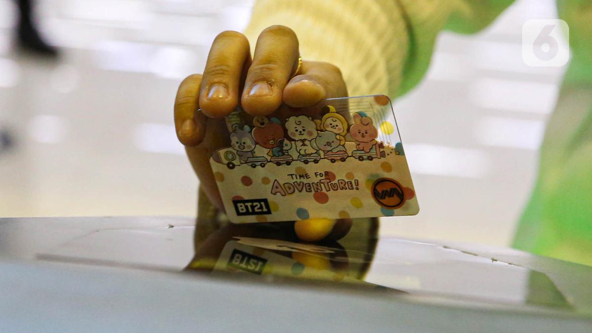 Pengguna KRL dapat mengisi kartu multi trip KRL melalui Gopay, periksa di sini