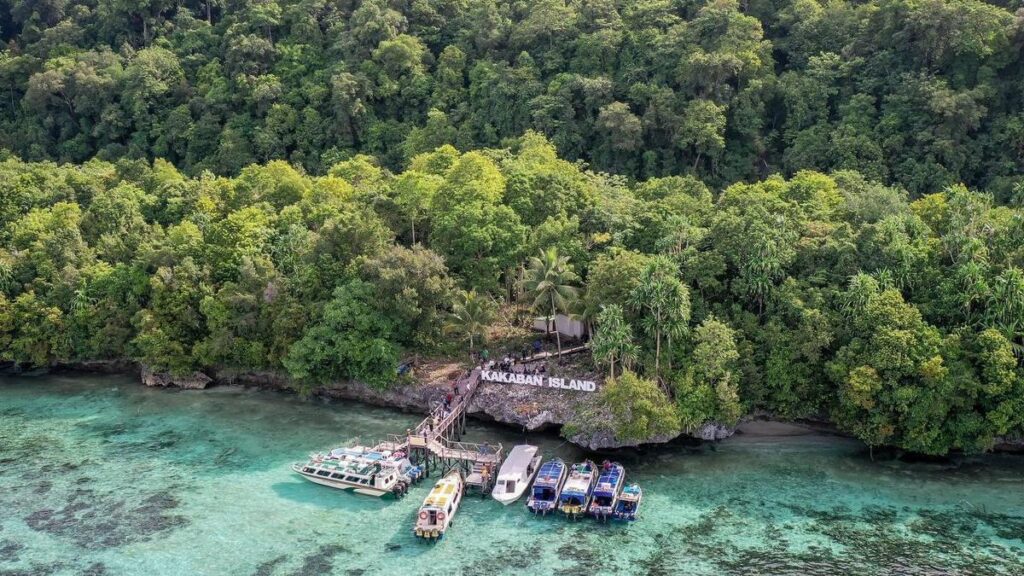 Turis Tiongkok ditemukan tewas di pulau Kakaban Kalimantan, diduga karena mengambil kamera yang jatuh
