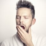 Dampak kurang tidur pada kesehatan jantung dan cara mencegahnya