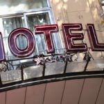Kiat pariwisata untuk memilih akomodasi yang nyaman sesuai dengan anggaran, hotel, atau homestay?