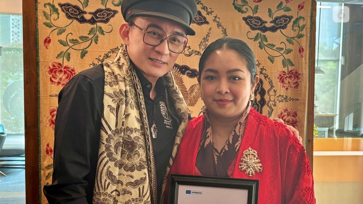 Kisah di balik layar era Soekamto dan Rinaldy Yunardi dihargai oleh UNESCO untuk peran melestarikan warisan budaya Indonesia Indonesia