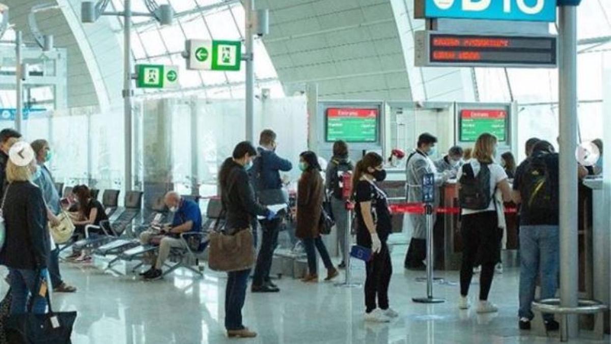 Perang Israel vs Iran berdampak pada pariwisata global, bandara penerbangan 7 di Timur Tengah terganggu