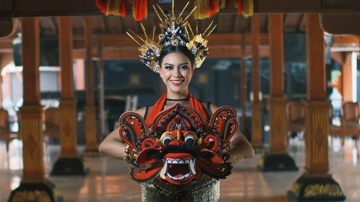 Pesona Putri Indonesia Firsta Yufi Amarta Putri menari dan menyanyikan akun Account AYO di tahap Miss Supranational 2025