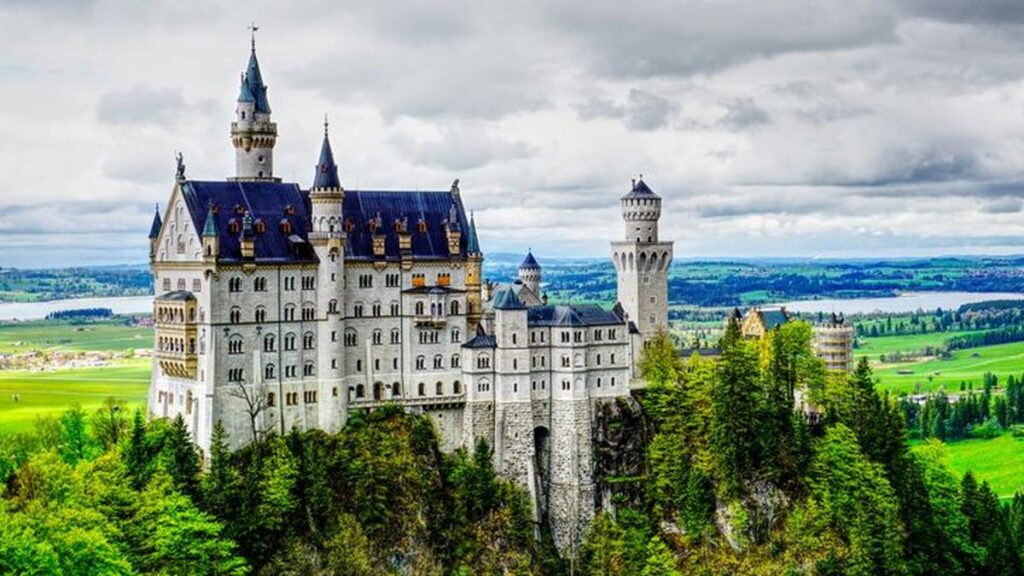 Kastil yang menginspirasi Istana Disneyland Pertama dalam daftar Situs Warisan Dunia UNESCO