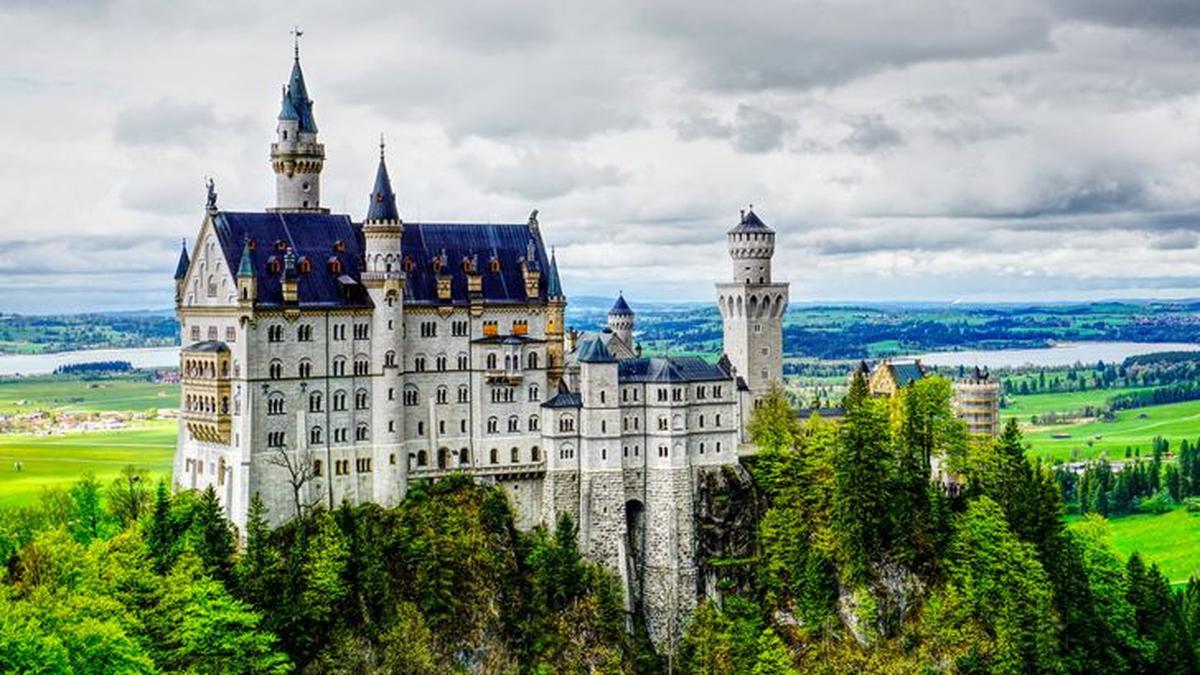 Kastil yang menginspirasi Istana Disneyland Pertama dalam daftar Situs Warisan Dunia UNESCO