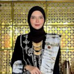 Profil Vivi Zubedi, seorang perancang busana Muslim yang menjadi korban pelanggaran hak cipta