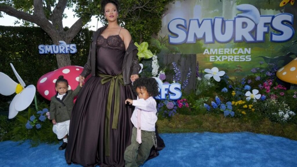 Top 3 Today's News: Gaya glamor seksi Rihanna di karpet biru, 2 balitanya tidak kalah ceroboh