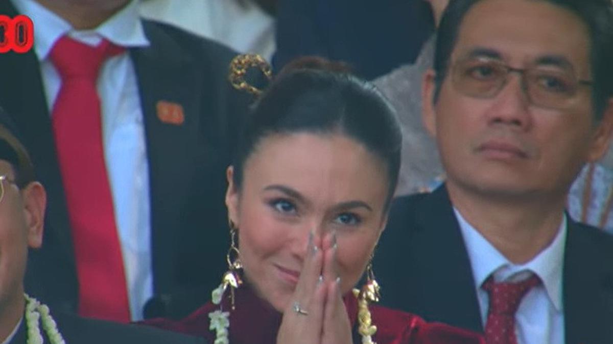 6 Gaya Artis Menghadiri Upacara 17 Agustus 2025 Di Istana Merdeka, Wulan Guritno menjadi sorotan