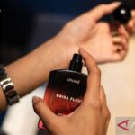 8 kesalahan cara pakai parfum yang malah bikin makin bau