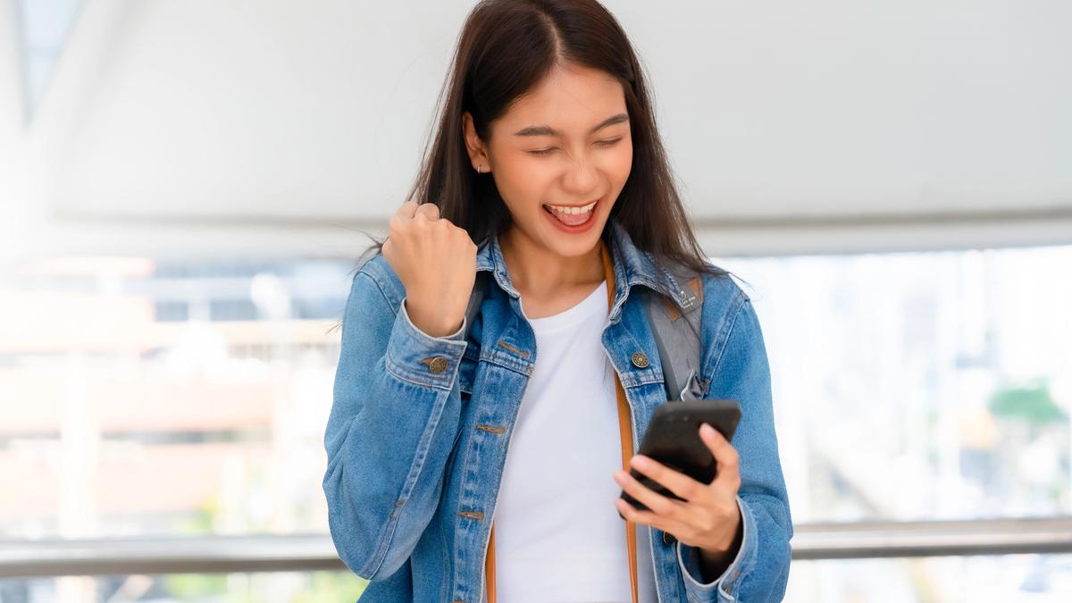 Agustus spesial! Ada hadiah total ratusan juta Rupiah dan Samsung Z Flip 7 di Dana