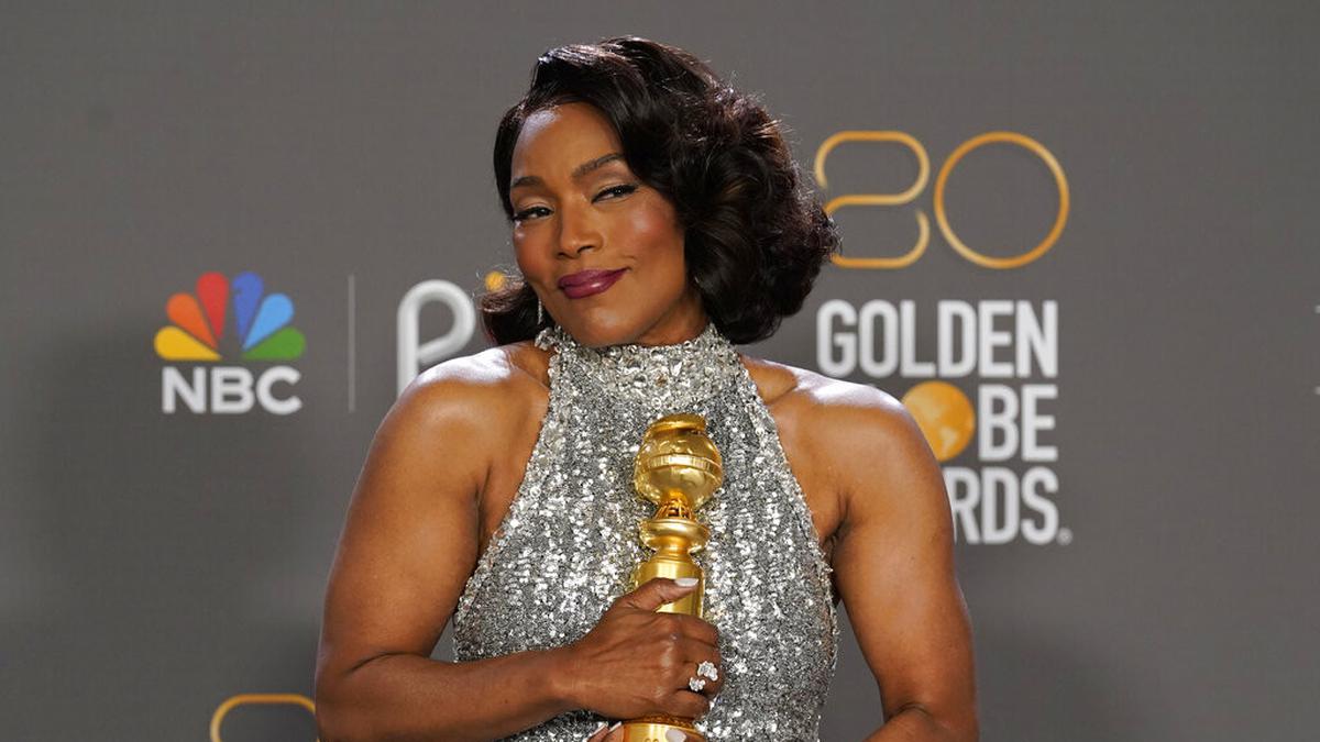 Angela Bassett Fit Tips pada usia 67 tahun: Harus terus bergerak!