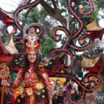 Inspirasi baju adat untuk upacara di HUT RI ke-80 pada 17 Agustus 2025