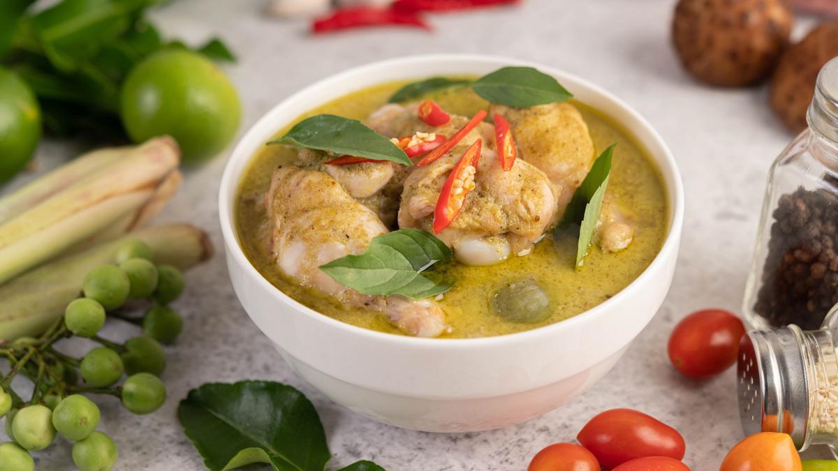 Resep bumbu bumbu ayam bumbu kuning, lengkap dengan resep ketupat