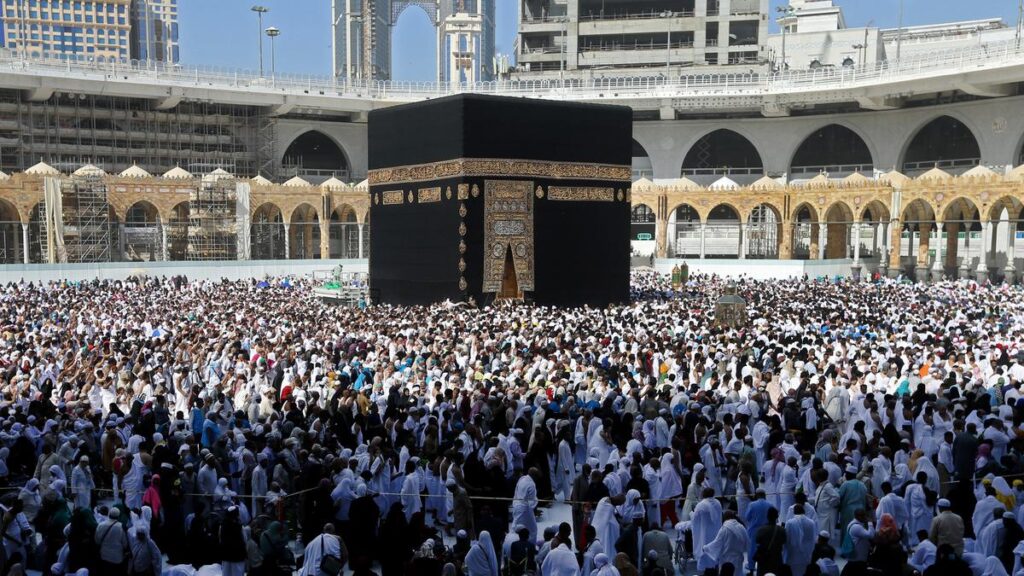3 Berita Teratas Hari Ini: Jamaah umroh kini bisa masuk Arab Saudi dengan visa apa pun