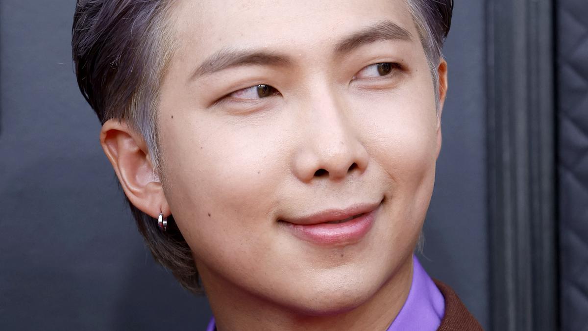 RM BTS Menjadi Kurator Tamu Pameran Seni di Museum Seni Modern San Francisco