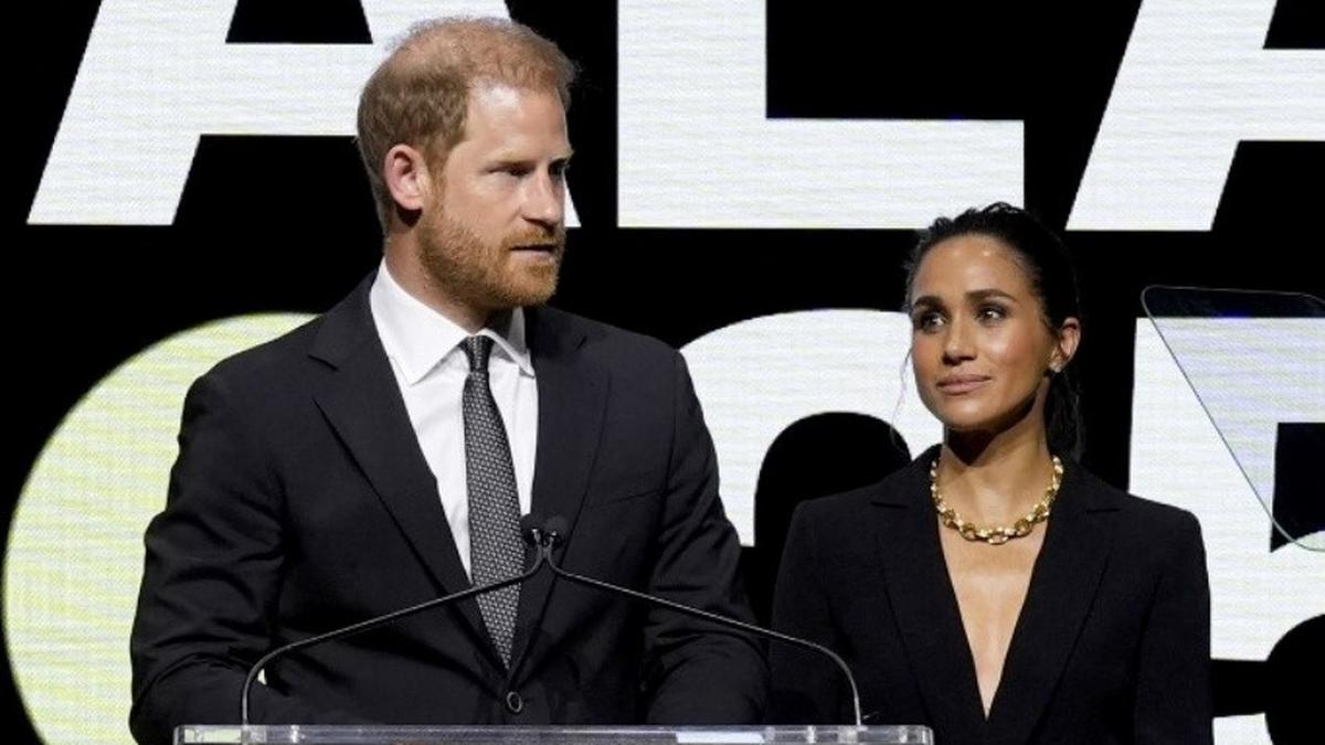 Reaksi Pangeran Harry mendengar kunjungan Meghan Markle ke Paris Fashion Week menuai kritik