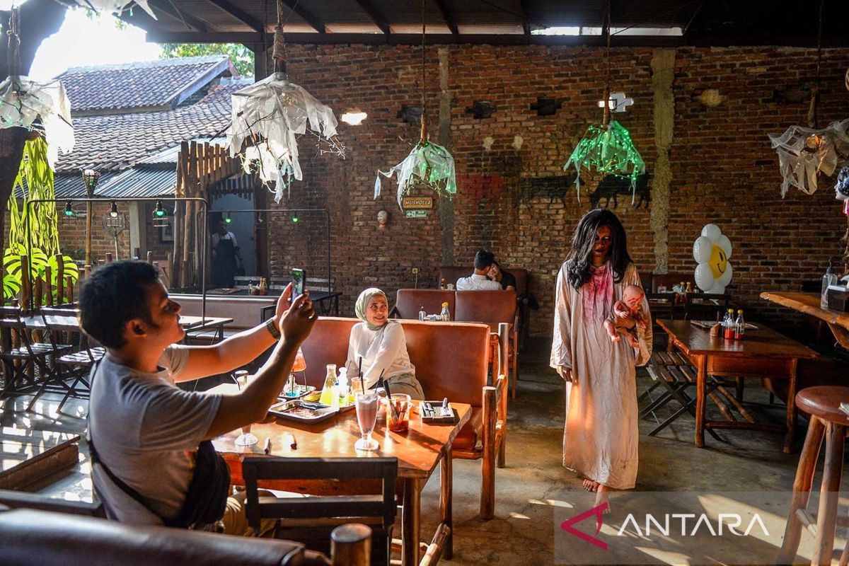 Ucapan hari Halloween 2025 yang lucu untuk dikirim ke teman & pacar