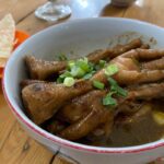 Begini cara memisahkan tulang ceker ayam agar mudah diolah