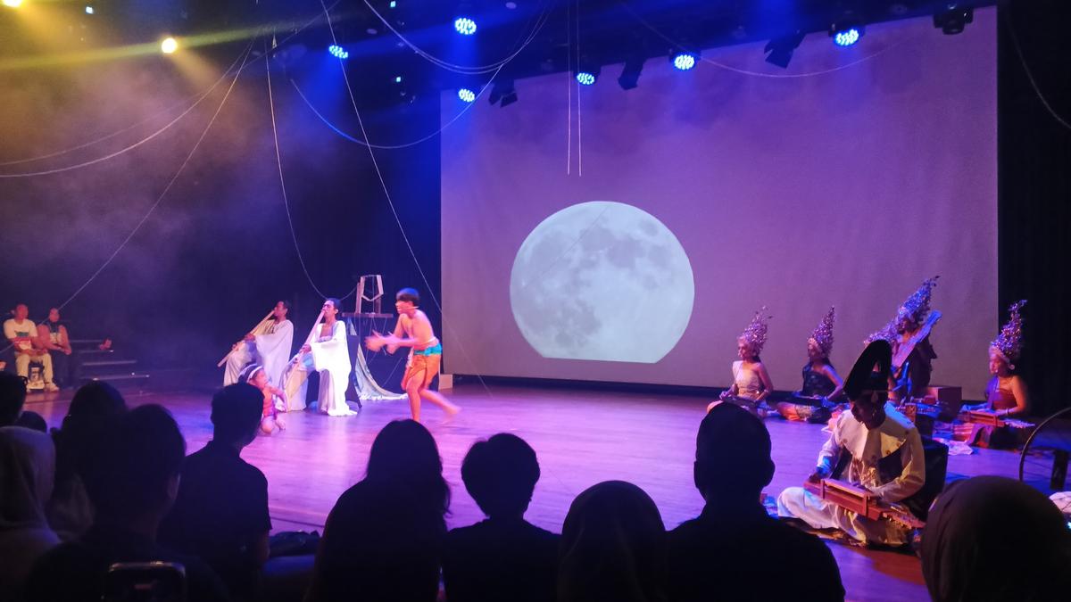 FMI 2025, Mengungkap Kisah Bulan dan Balas Dendam Kala Rau