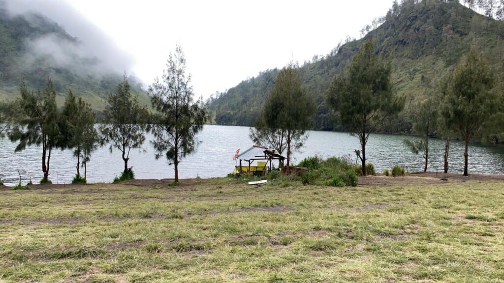 Kisah seorang pendaki yang bermalam di Ranu Kumbolo saat Gunung Semeru meletus