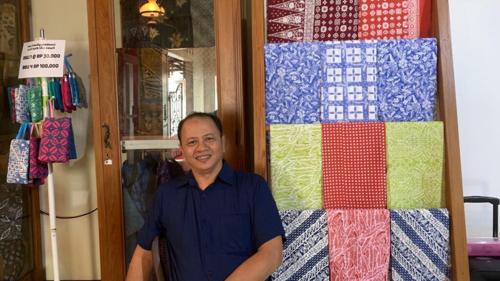 Pelopor UMKM Batik Sawit Bersertifikat Ramah Lingkungan