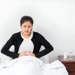 Alasan asam lambung sering kambuh di malam hari dan cara mengatasinya