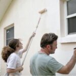 Tips cegah dan atasi dinding rumah yang lembap saat musim hujan