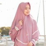 6 Inspirasi Gaya Hijab Syari ala Lindswell Kwok, Tampil Fashionable dan Sopan
