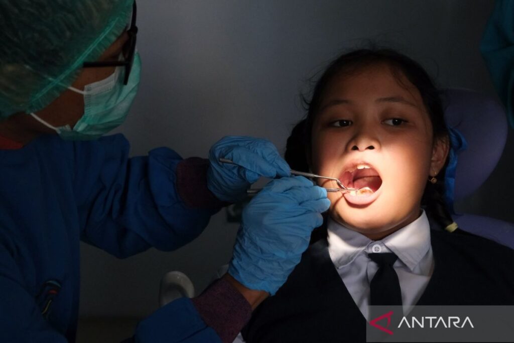 Gusi sedang bengkak? Hindari 7 jenis makanan dan minuman ini