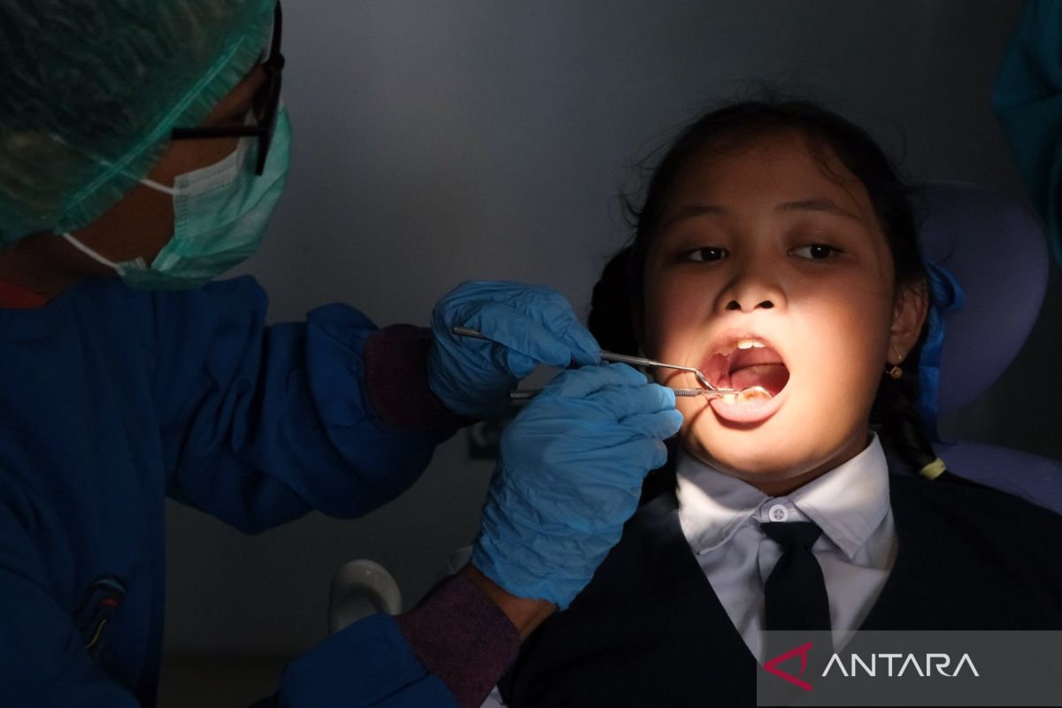 Gusi sedang bengkak? Hindari 7 jenis makanan dan minuman ini