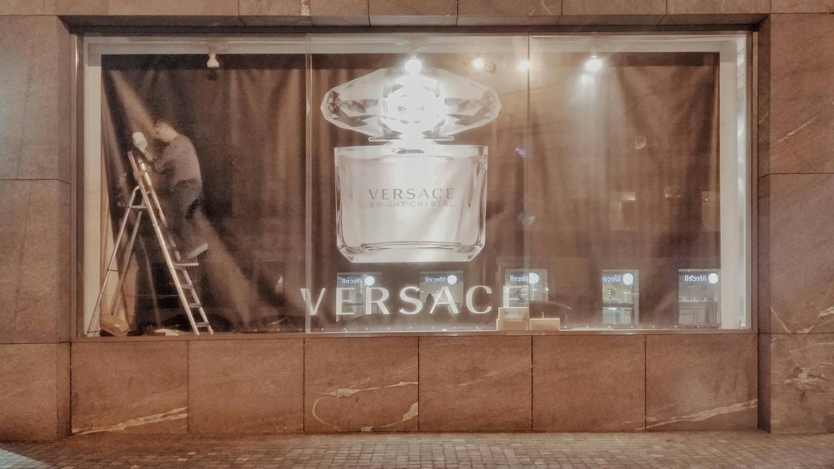 Kapan Prada Group mengumumkan pengganti Dario Vitale di Versace?