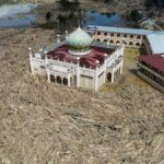 Masjid di Aceh Tamiang Dikelilingi Kayu, Potret Derita Banjir Bandang dan Dampak Penebangan Hutan