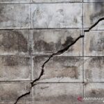 Suara ketukan dari dinding? Kenali 5 penyebab umum yang sebenarnya