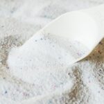 Mengapa sebaiknya menghindari penggunaan deterjen yang mengandung SLS dan paraben?